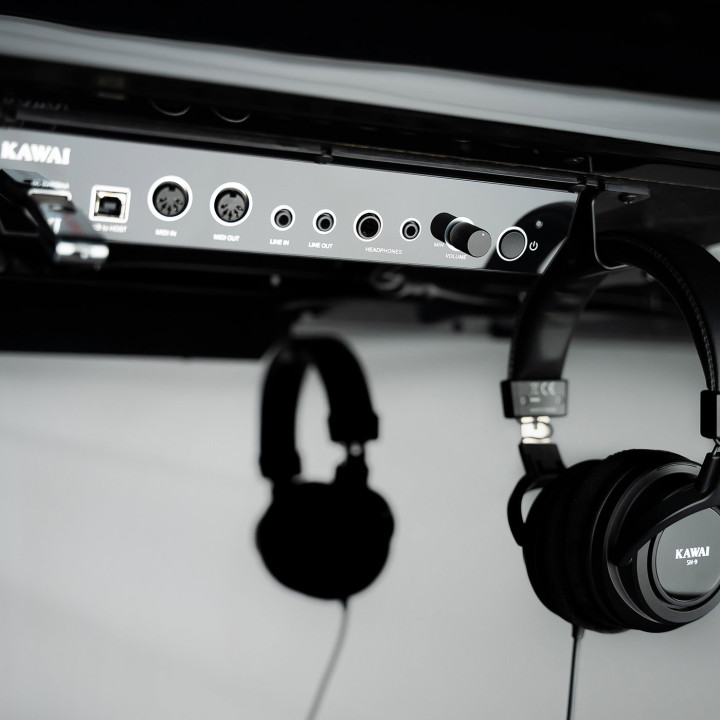 KAWAI K 600 AURES2 Noir laque 134cm Systeme AURES2